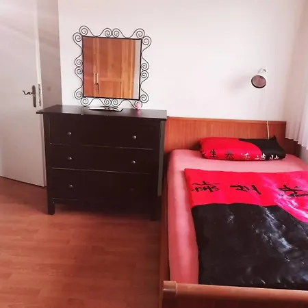 Apartment 200 M2 Ueber 2 Etagen Fuer Bis Zu 12 Personen Kassel