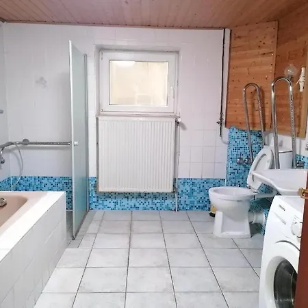 200 M2 Ueber 2 Etagen Fuer Bis Zu 12 Personen Apartment *