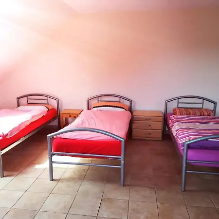 200 M2 Ueber 2 Etagen Fuer Bis Zu 12 Personen Kassel