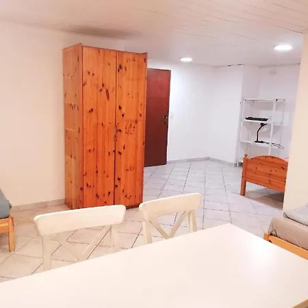 200 M2 Ueber 2 Etagen Fuer Bis Zu 12 Personen