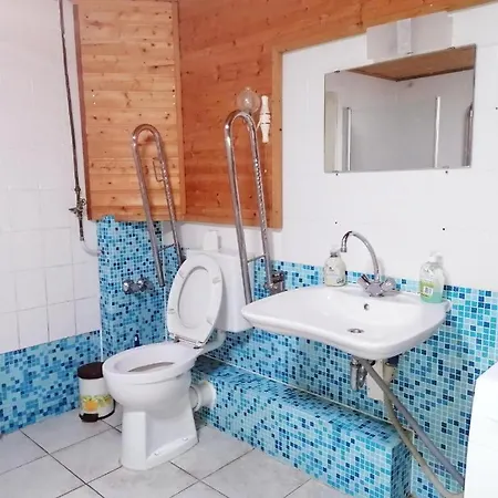 200 M2 Ueber 2 Etagen Fuer Bis Zu 12 Personen *