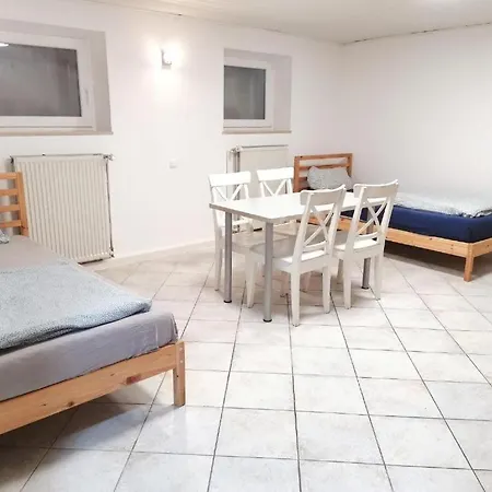 200 M2 Ueber 2 Etagen Fuer Bis Zu 12 Personen Kassel