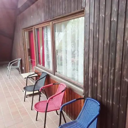 200 M2 Ueber 2 Etagen Fuer Bis Zu 12 Personen