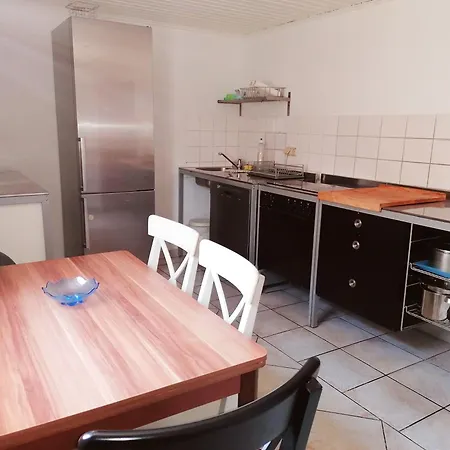 Souterrain Monteur Arbeiter 2-zimmer Apartament Kassel