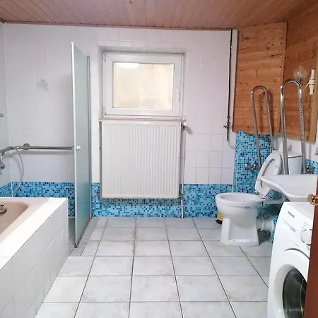 Souterrain Monteur Arbeiter 2-zimmer Apartament Kassel