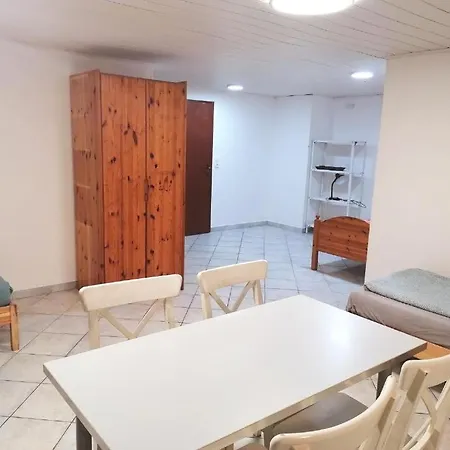 Souterrain Monteur Arbeiter 2-zimmer Lejlighed *
